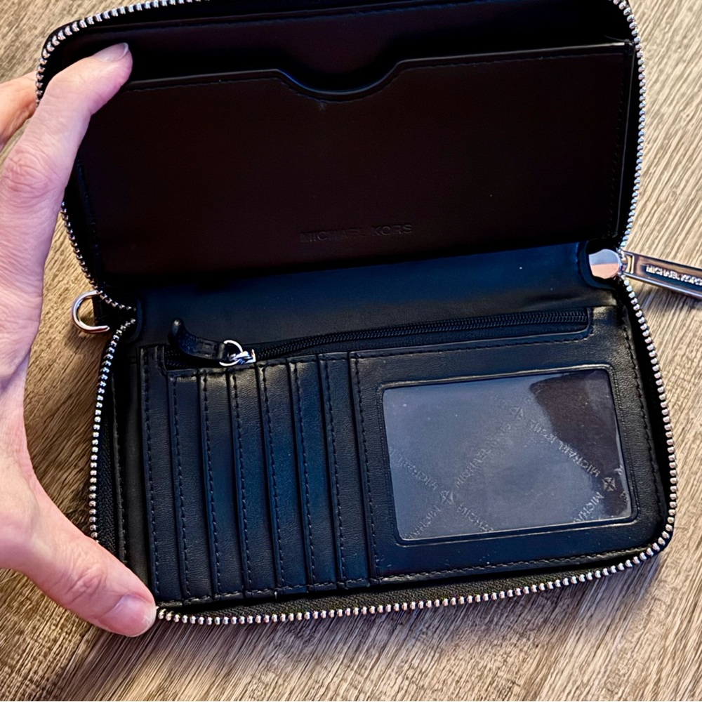 Michael Kors Jet Set Travel Wallet - Picture 5 of 9